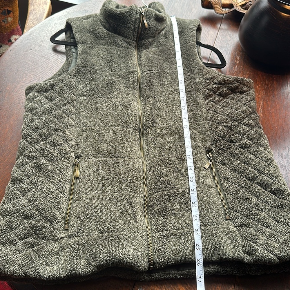 XL Lemon Tart quilted Vest in a gorgeous army green color. Super cozy & cozy EUC - Picture 5 of 12